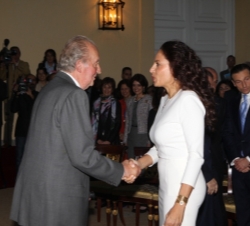 Don Juan Carlos recibe el saludo de la presidenta de Keren Hayesod Consejo Mundial de Fideicomisarios, Yohanna Arbib Perugia